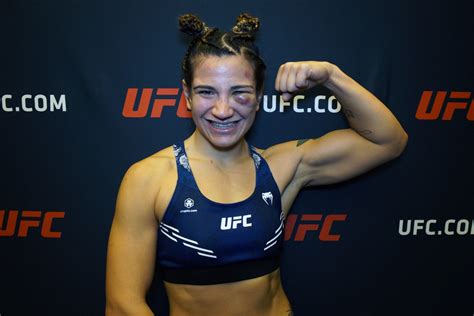 Lutadora argentina libera assinatura grátis no OnlyFans após vitória no UFC